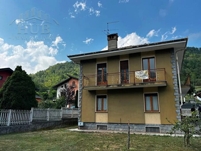 Casa trilocale in vendita in Via Tenente Arturo Garino, San Damiano Macra
