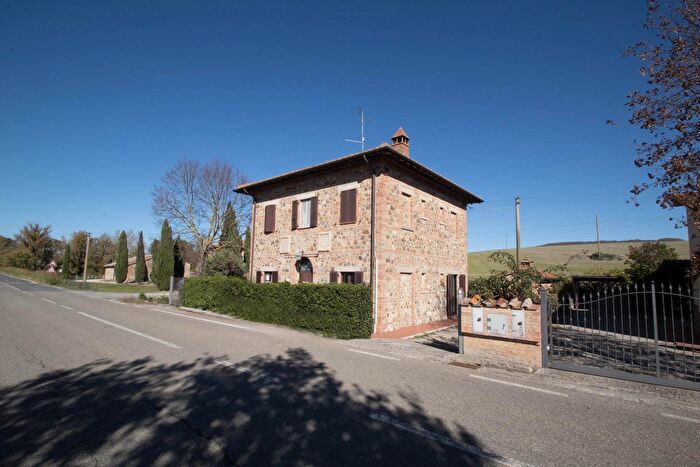 Casa con 6 locali in vendita in Pienza
