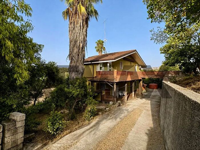 Casa con 10 locali in vendita in Viale Porto Torres, Sassari