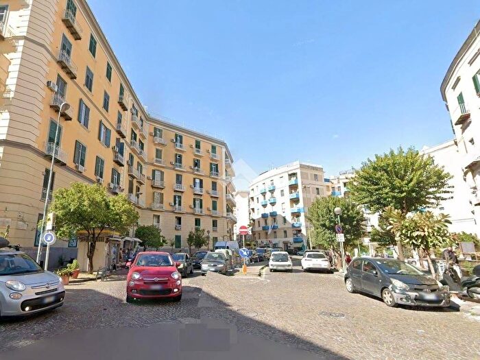 Appartamento trilocale in affitto in Via Battistello Caracciolo, Arenella, Napoli