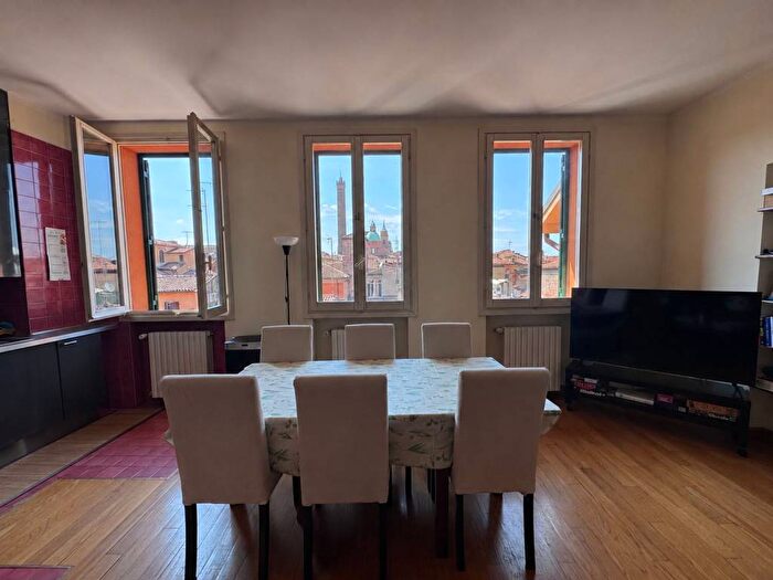 Appartamento trilocale in affitto in Via Guido Reni, Centro Storico, Bologna
