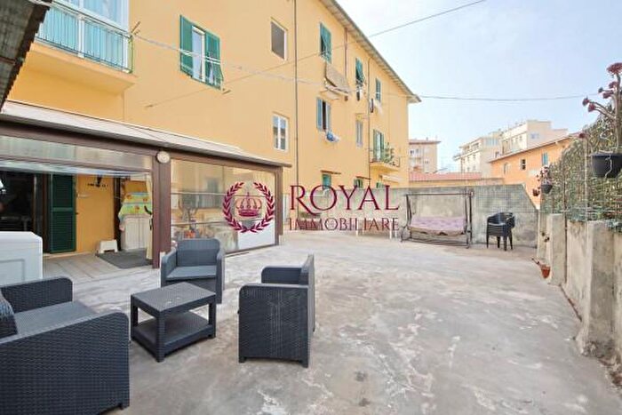Appartamento quadrilocale in vendita in Via Fiorenza, Livorno