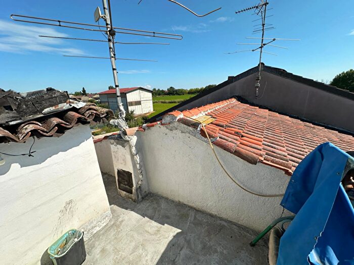 Casa con 7 locali in vendita in Via Fratelli Necco, Caresana