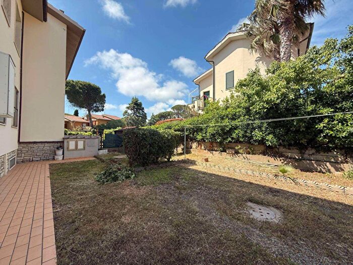 Appartamento trilocale in vendita in Via Lungomonte, Rosignano Marittimo