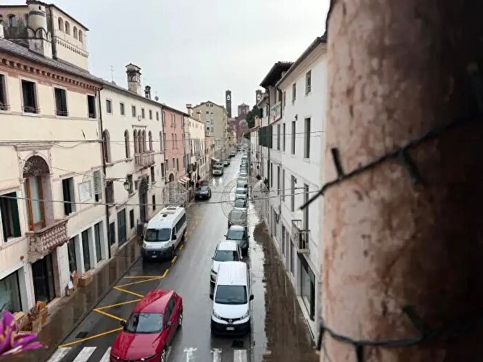 Appartamento con 6 locali in vendita in Via Bellavitis, Bassano Del Grappa