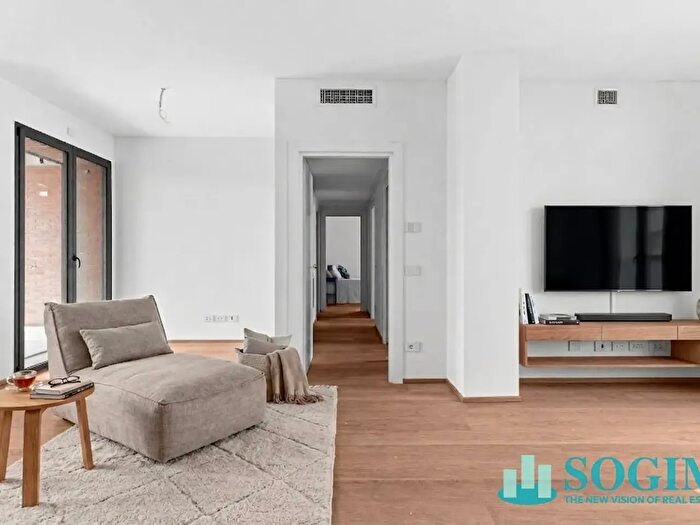 Appartamento quadrilocale in vendita in Via Cortina dAmpezzo, Milano