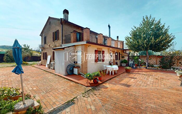 Appartamento con 7 locali in vendita in Contrada Quercettino, Agugliano