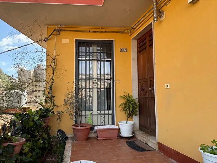 Casa quadrilocale in vendita in Via Incatasciato, Modica