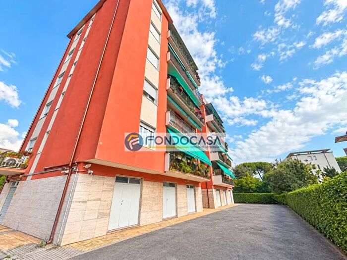 Appartamento quadrilocale in vendita in Via Alfieri, Massa