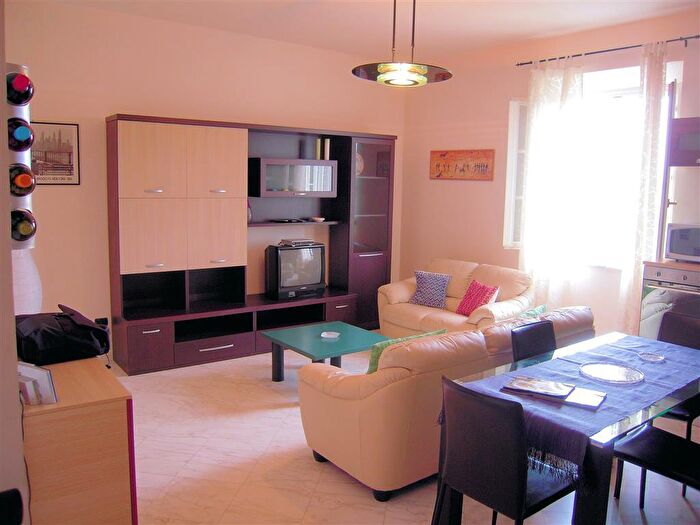 Appartamento trilocale in vendita in Viareggio