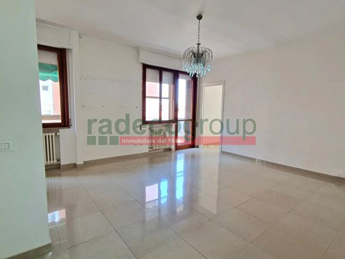 Appartamento con 5 locali in vendita in Via Montebello, Livorno