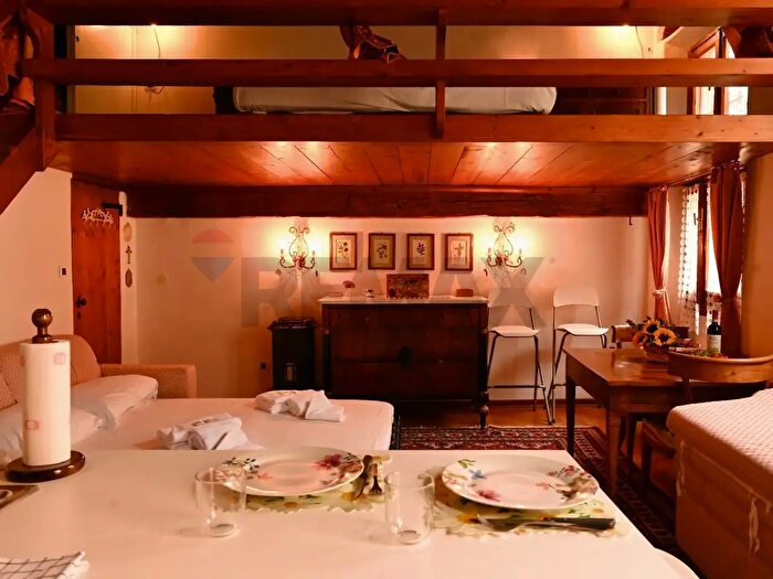 Appartamento trilocale in vendita in Via degli Alfani, Firenze