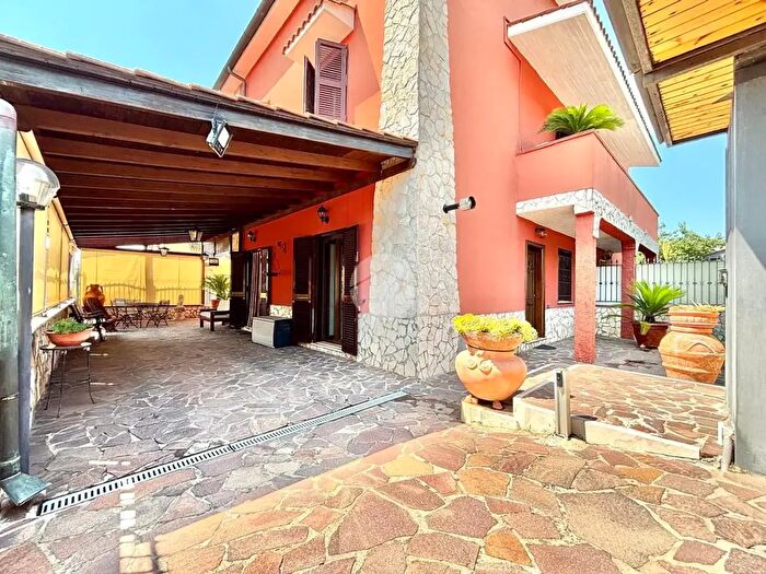 Casa con 5 locali in vendita in Via Melli Roberto, Roma