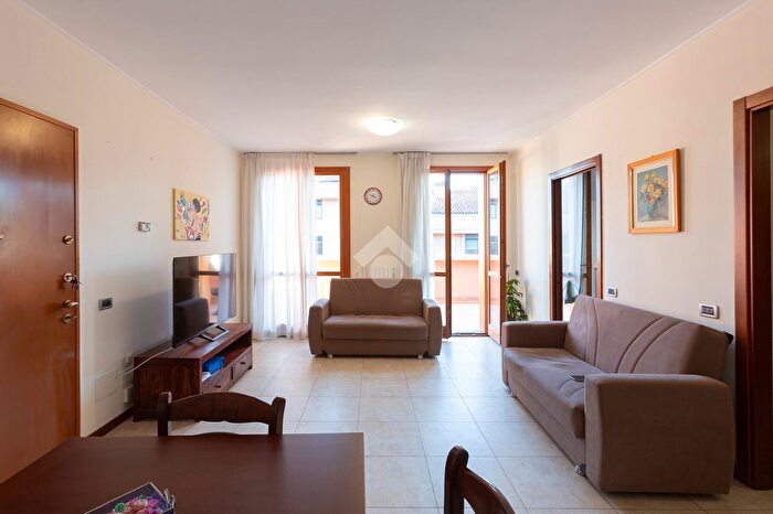 Appartamento trilocale in affitto in Via Marco Tullio Cicerone, Milano