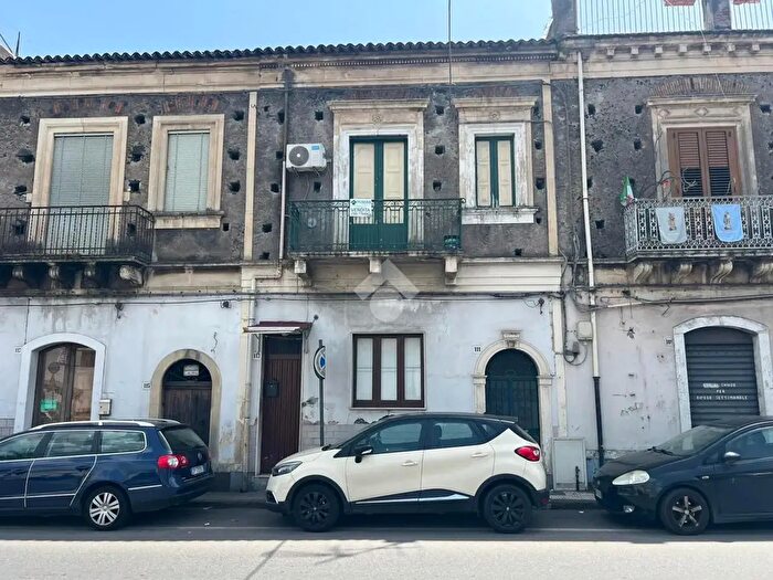 Casa trilocale in vendita in Via Ruggero I° Giarre Fraz SMLa Strada, Giarre