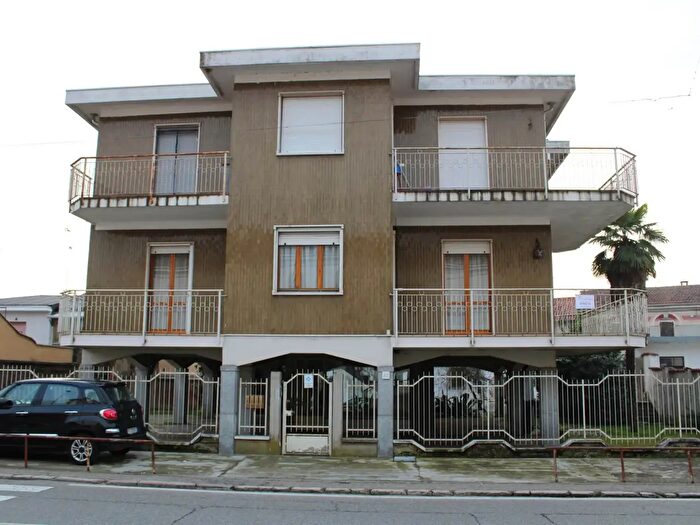 Appartamento trilocale in vendita in Via Thaon De Revel, Vercelli