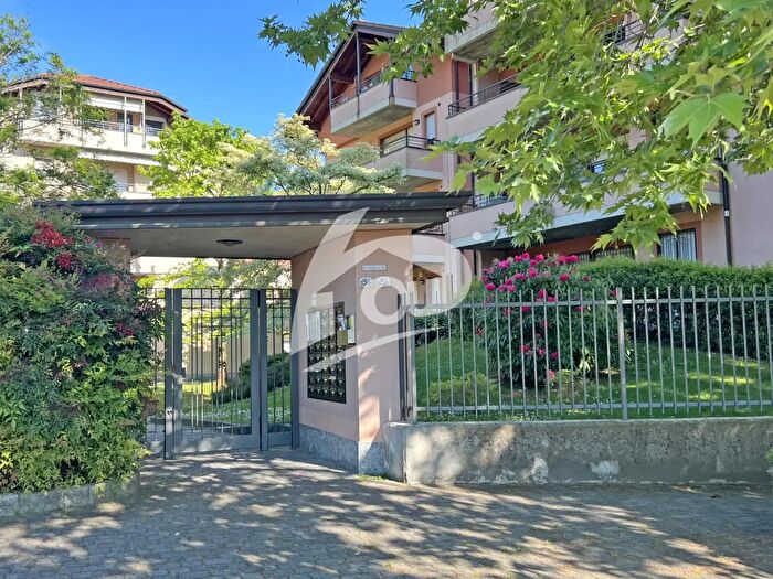 Appartamento trilocale in vendita in Via Giuseppe Garibaldi, Cittiglio