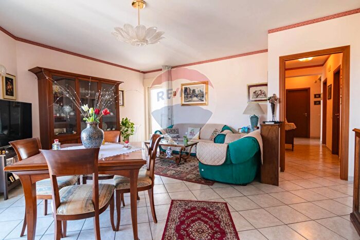 Appartamento con 8 locali in vendita in Via Peppino Impastato, Catania