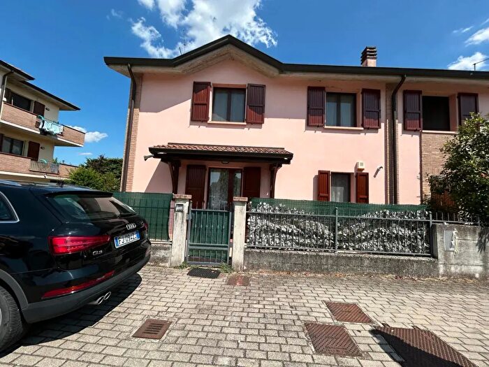 Appartamento quadrilocale in vendita in Strada Brescello Poviglio, Brescello