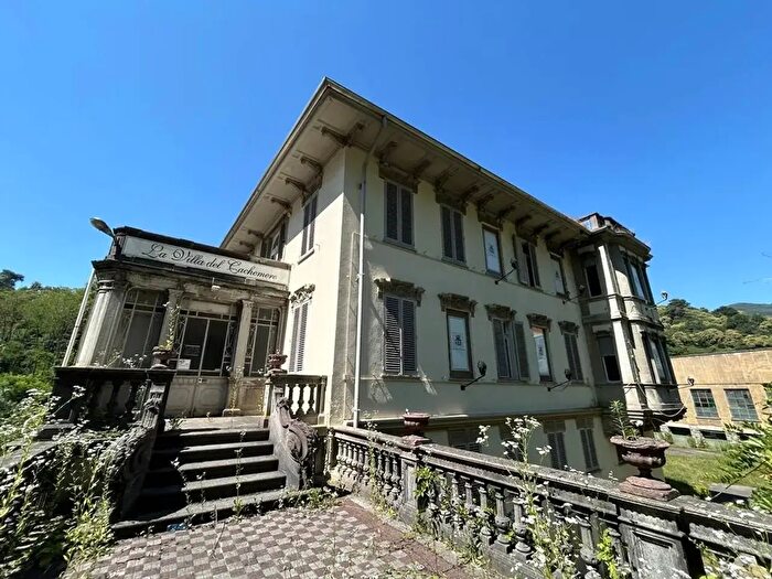 Casa con 10 locali in vendita in Frazione Donno, Strona