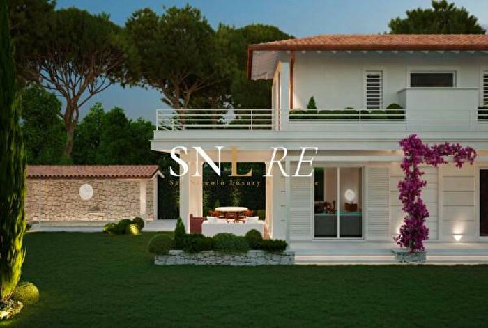 Casa con 6 locali in vendita in Via Giovanni Papini, Forte Dei Marmi