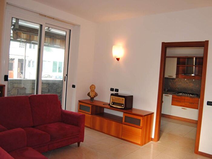 Appartamento trilocale in affitto in Albate Muggiò, Como