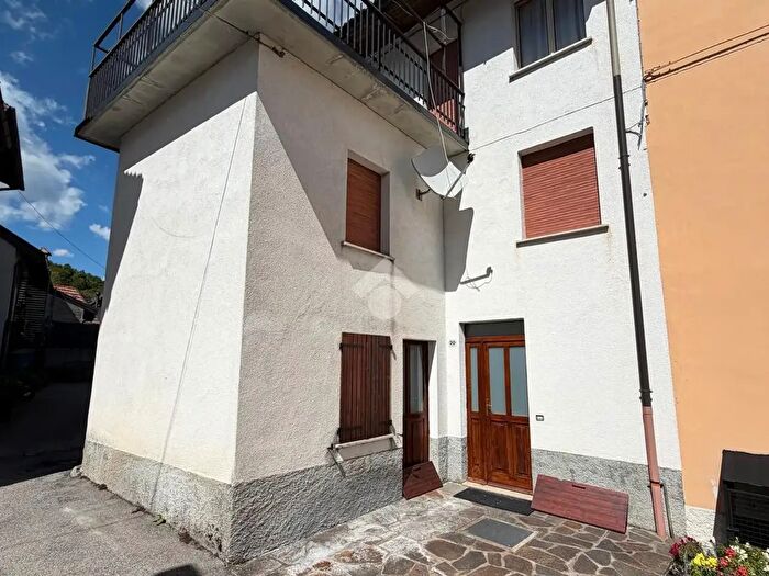 Casa quadrilocale in vendita in Via Stradate, Zuglio