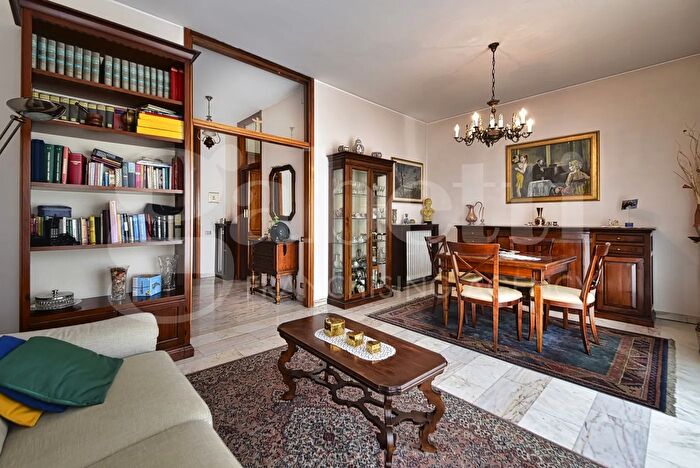 Appartamento trilocale in vendita in Via Annone, Monza