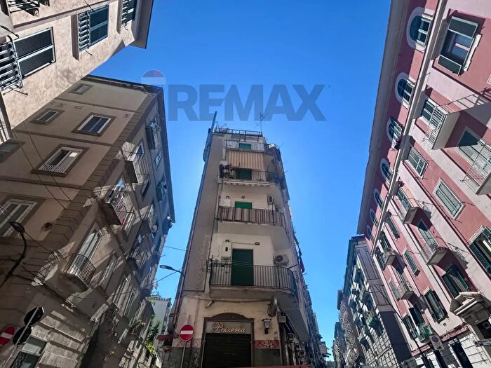 Appartamento quadrilocale in affitto in Via Torrione SMartino, Napoli