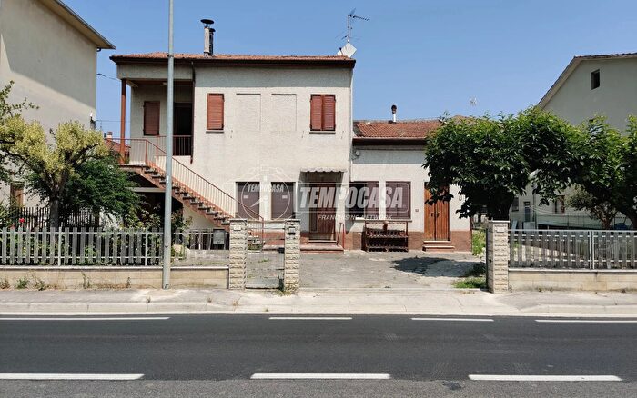Casa con 8 locali in vendita in Via Alcide De Gasperi, Montecassiano