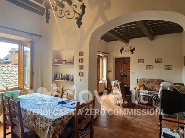 Appartamento trilocale in vendita in Via Arunte, Chiusi