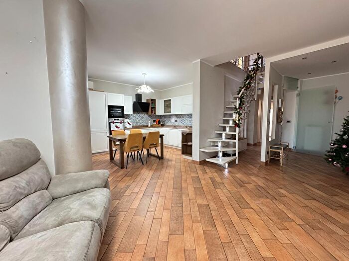 Case in Vendita e in Affitto - 3