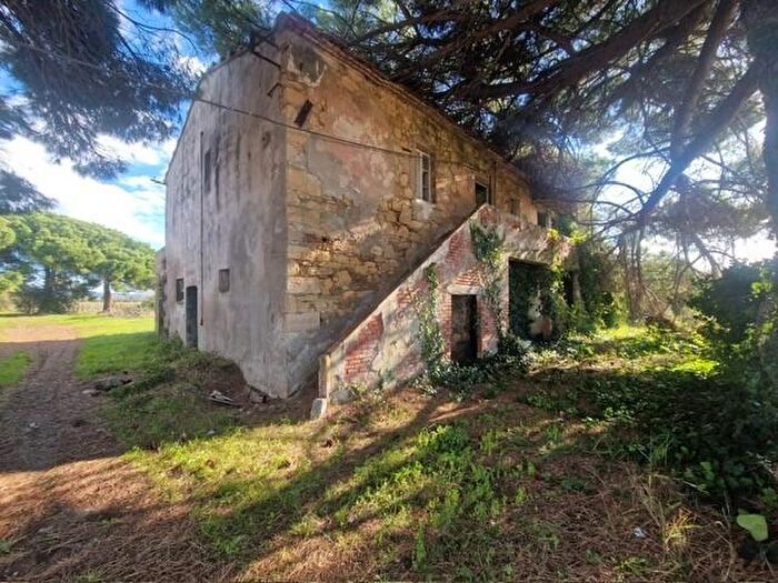 Casa con 9 locali in vendita in Rosignano Marittimo