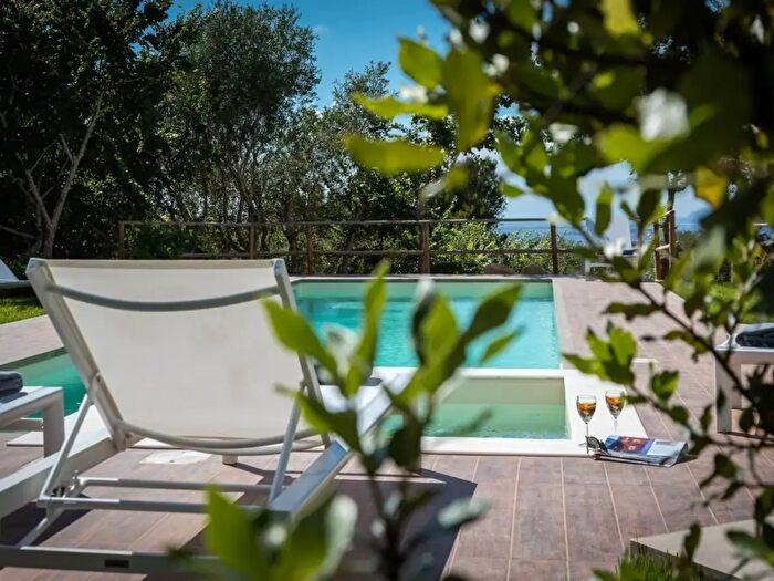 Casa con 10 locali in vendita in Frazione Poggio, Ancona