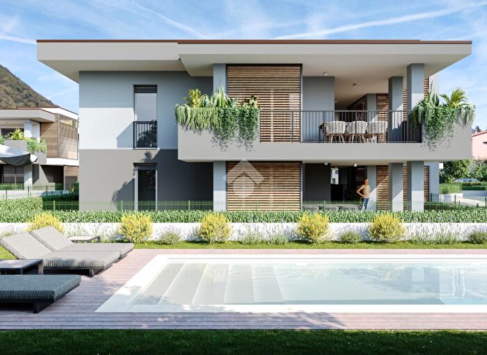 Appartamento trilocale in vendita in Via degli Aceri, Affi