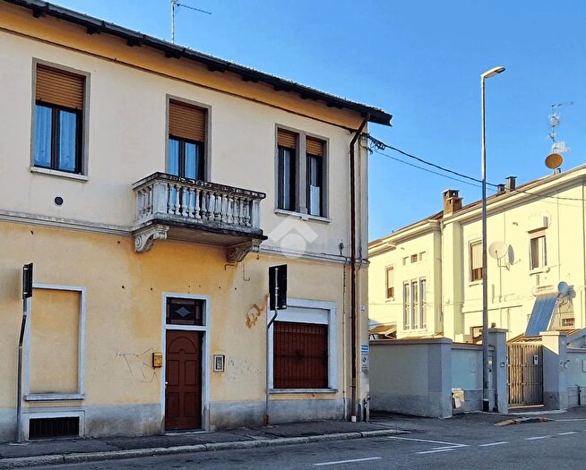 Casa trilocale in vendita in Via Tiro a Segno, Gallarate