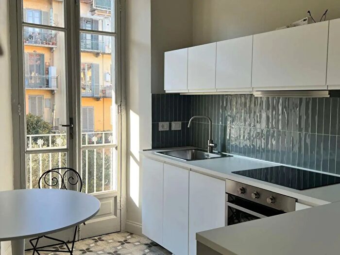 Appartamento trilocale in affitto in Via Castelnuovo, Torino