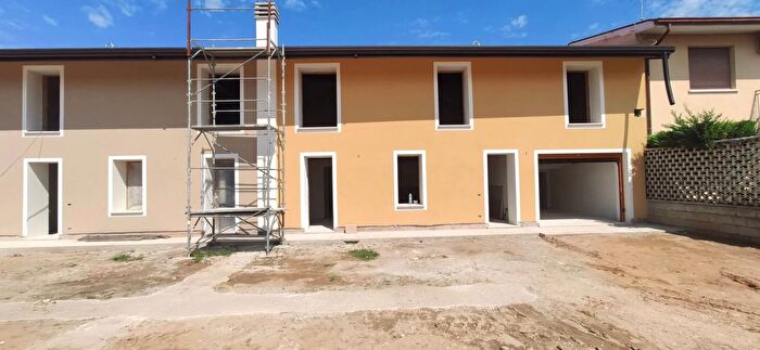 Casa con 5 locali in vendita in Via San Vito, Cerea