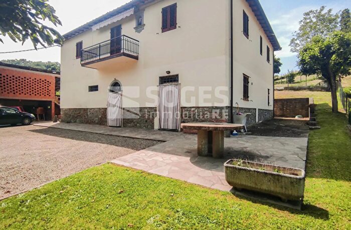 Casa con 8 locali in vendita in Via Botriolo, Castelfranco Piandiscò
