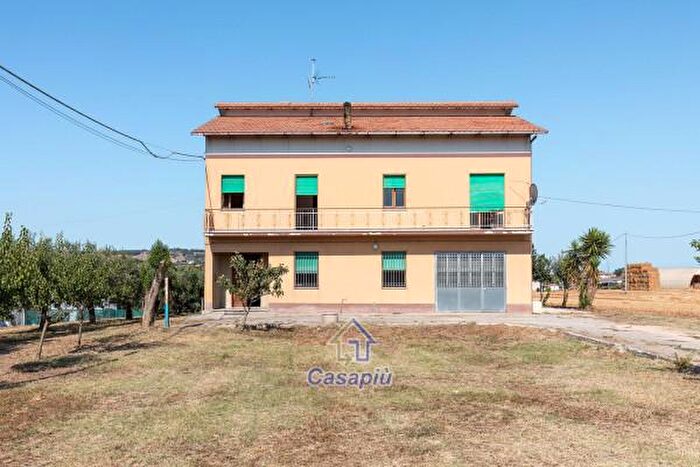 Casa quadrilocale in vendita in Montecosaro