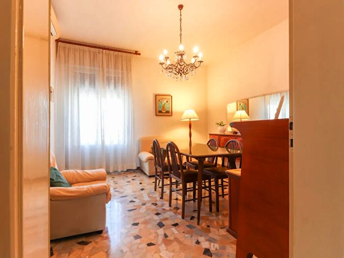 Appartamento trilocale in vendita in Via di Saliceto, Bologna