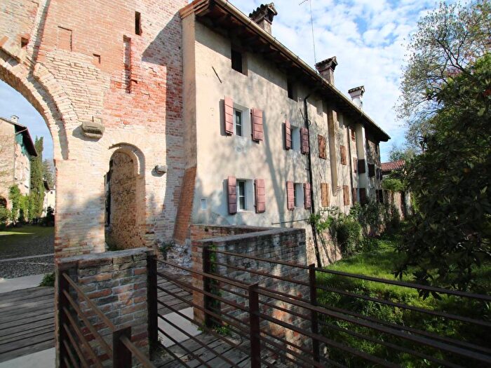 Casa con 6 locali in affitto in Via Castello, Centro, Cordovado