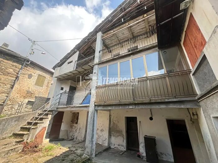Casa con 6 locali in vendita in Via Capelli, Frassinetto