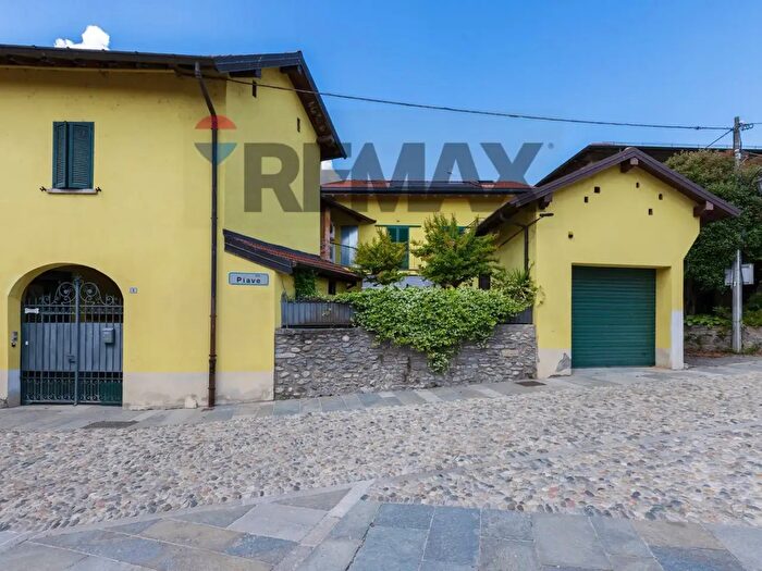 Appartamento quadrilocale in vendita in Via Piave, Cazzago Brabbia