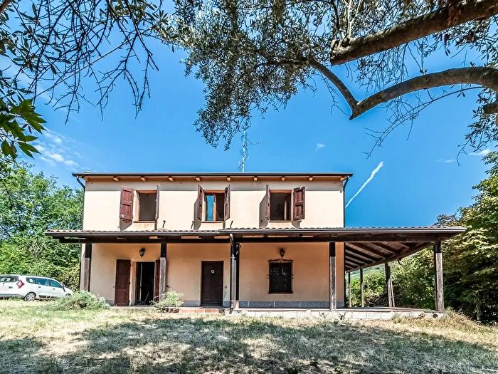 Casa con 7 locali in vendita in Via Monte La Pieve, Fontanelice