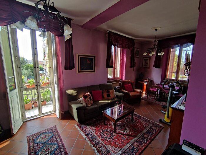 Casa quadrilocale in vendita in Carrara