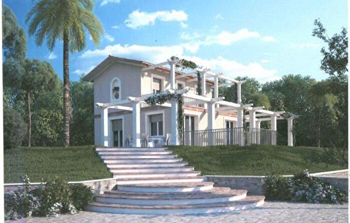 Casa con 6 locali in vendita in Via per Cerreta, Montignoso