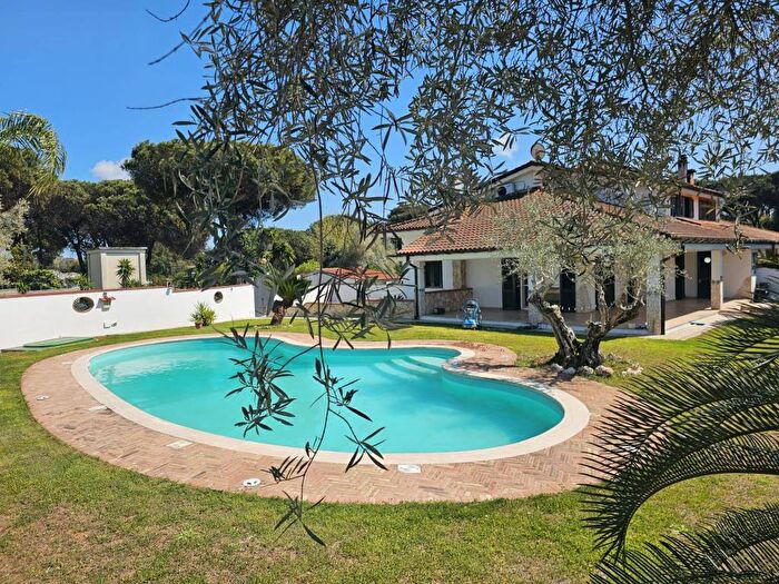 Casa con 6 locali in affitto in Via Migliara, Borgo Hermada, Terracina