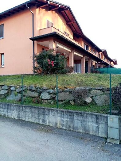 Appartamento trilocale in affitto in Via Edmondo De Amicis, Centro, Mornago