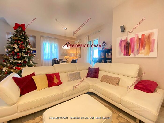 Casa con 6 locali in vendita in Altavilla Milicia